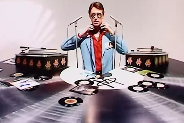 POP MUZIK: CUANDO LA MÚSICA DESCUBRIÓ QUE EL MUNDO ENTERO ERA SU ESCENARIO